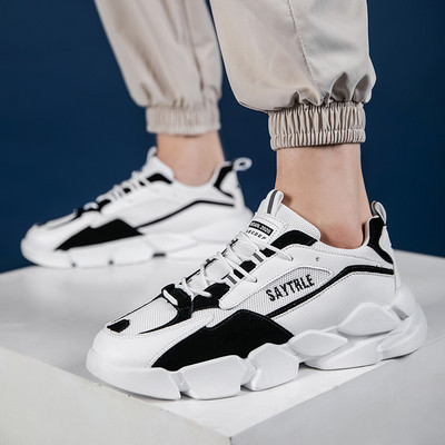 Hétköznapi férfi tornacipő hálóval és fűzővel