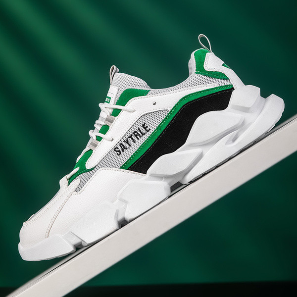 Hétköznapi férfi tornacipő hálóval és fűzővel