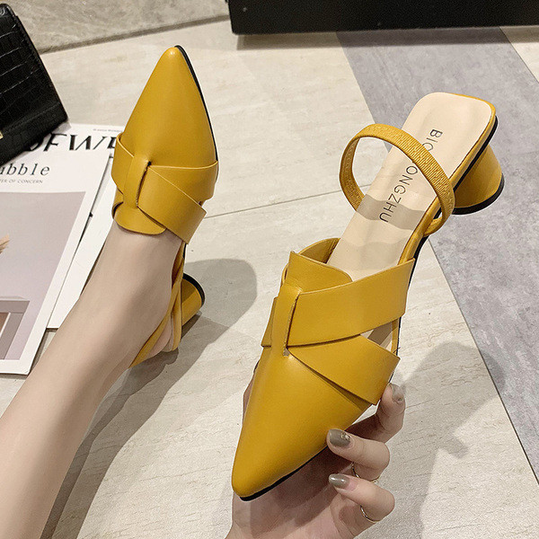 Női bőr szandál hegyes modell kerek sarokkal