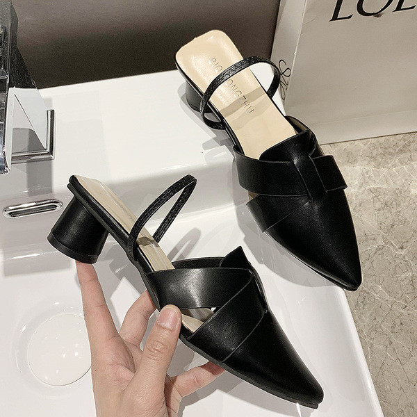 Női bőr szandál hegyes modell kerek sarokkal