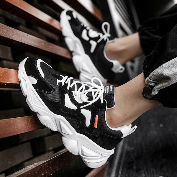 Férfi tornacipő durva talppal és fűzővel