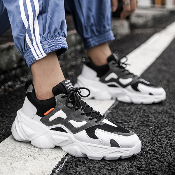 Férfi tornacipő durva talppal és fűzővel