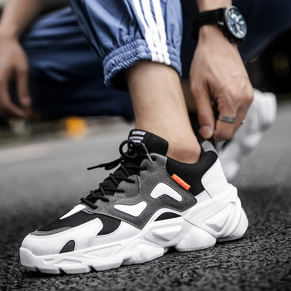 Férfi tornacipő durva talppal és fűzővel