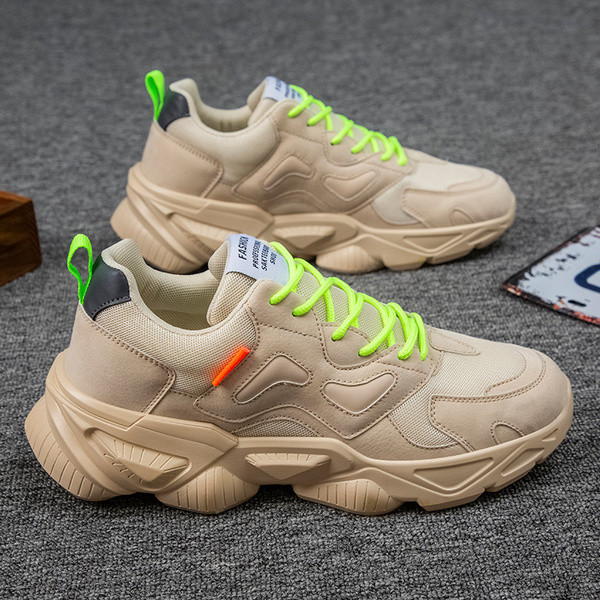 Férfi tornacipő durva talppal és fűzővel