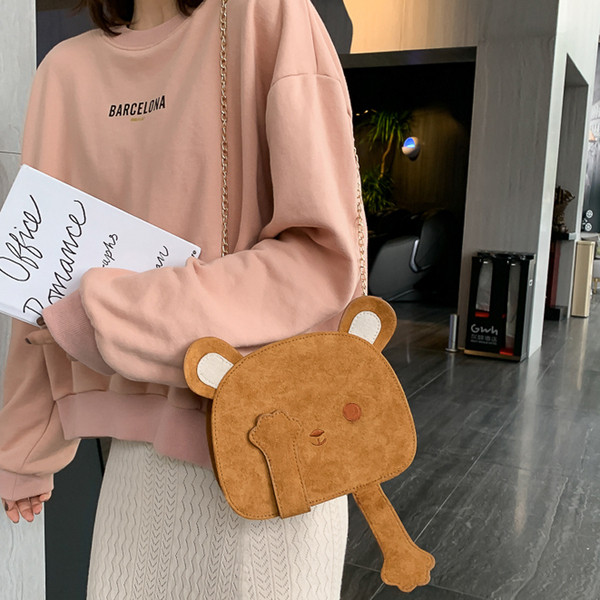 Aktuális női táska kerek formában, hosszú füllel