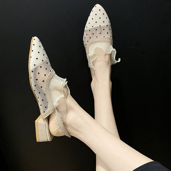 Női szandál hegyes pontmintával