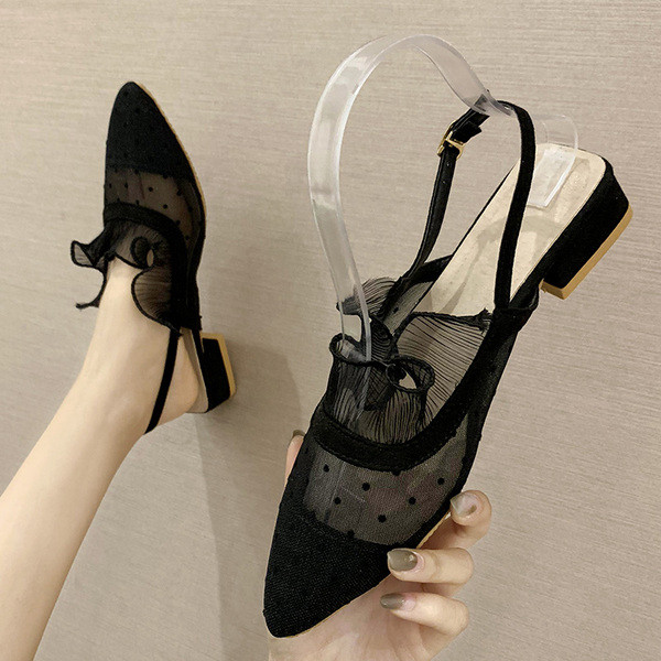 Női szandál hegyes pontmintával