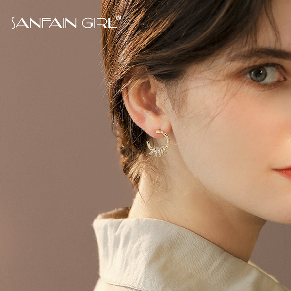 Kis női arany fülbevaló kövekkel