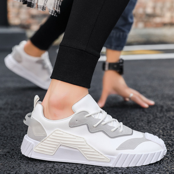 Modern férfi tornacipő eko bőrből, lapos talppal