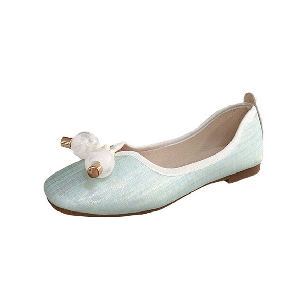 Női cipő lapos talppal és 3D elemmel