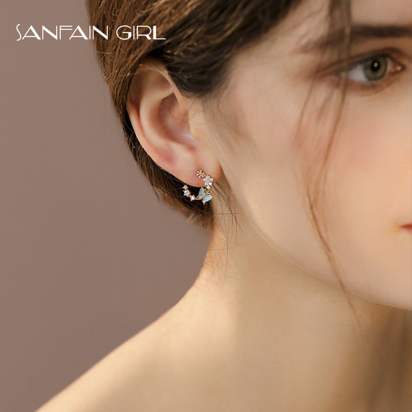 Egyszerű női fülbevaló pillangó alakú kövekkel és virágokkal