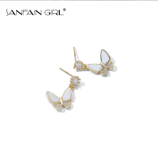 Egyszerű női fülbevaló pillangós medállal