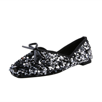 Modern női cipő flitterekkel és szalaggal