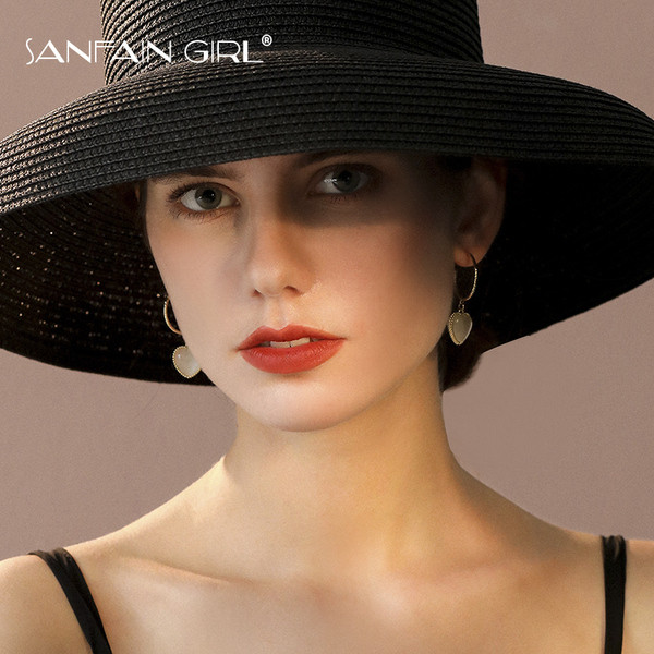 Egyszerű női fülbevaló szíves medállal