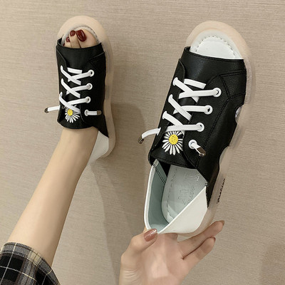 Női alkalmi bőrcipő nyelvhímzéssel