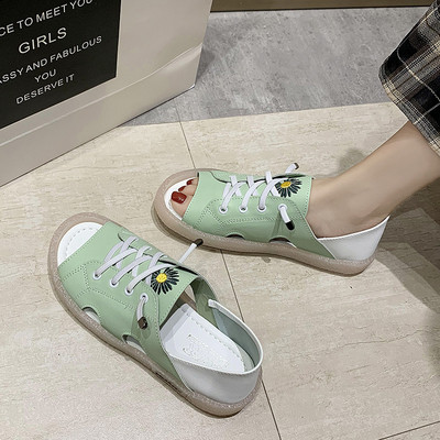 Női alkalmi bőrcipő nyelvhímzéssel