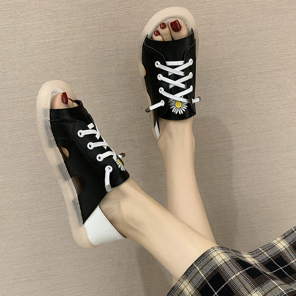 Női alkalmi bőrcipő nyelvhímzéssel