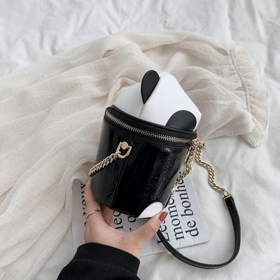 Aktuális női táska eko bőrből, cipzárral