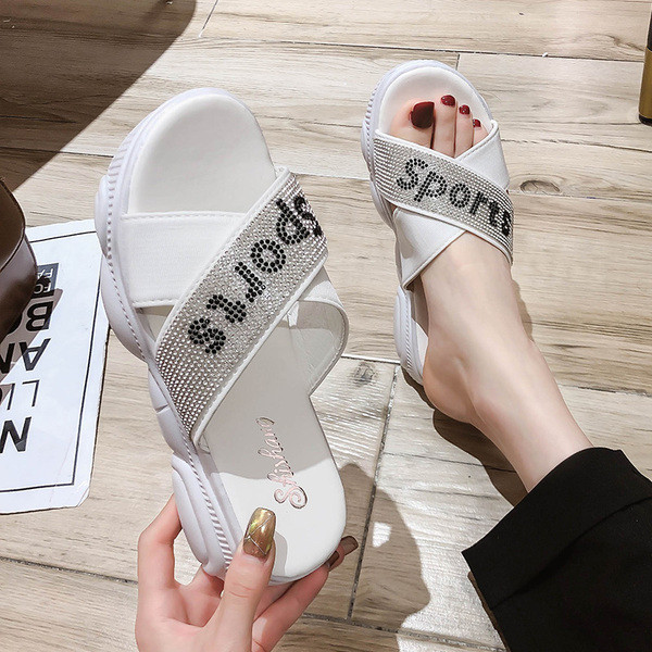 Női papucs új modellje, magas, lapos talppal