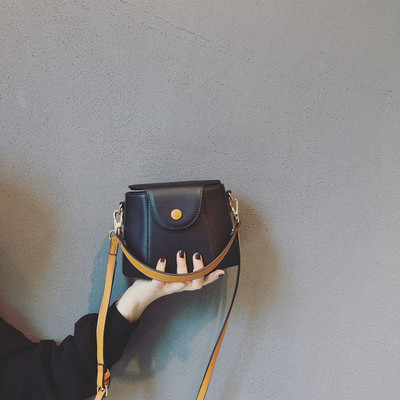 Kisméretű, modern női táska ökobőrből