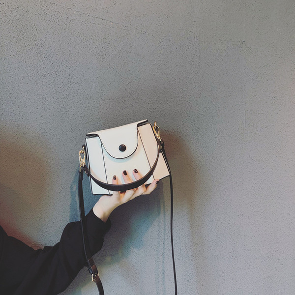 Kisméretű, modern női táska ökobőrből