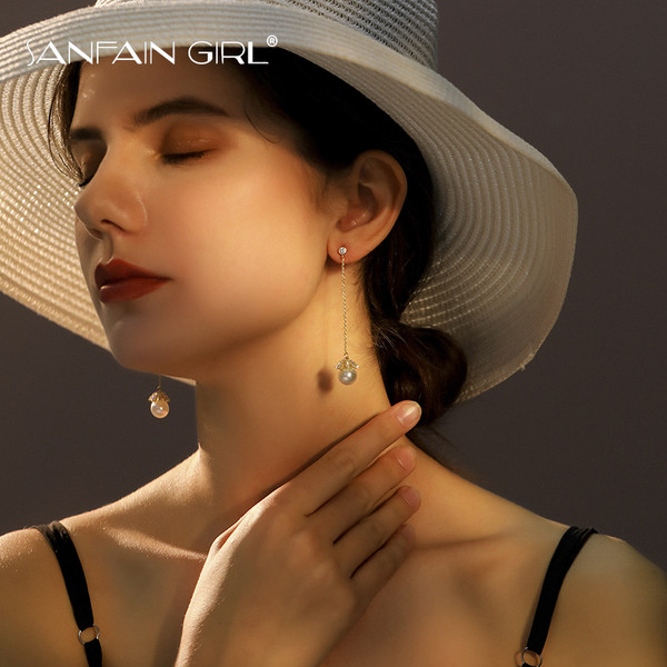 Elegáns női lógó fülbevaló hosszú lánccal és gyöngyházzal