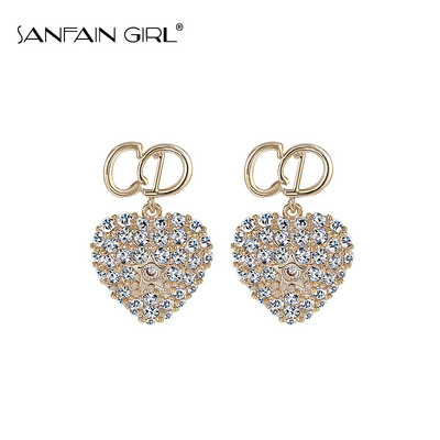 Elegáns női fülbevaló szív alakú kövekkel