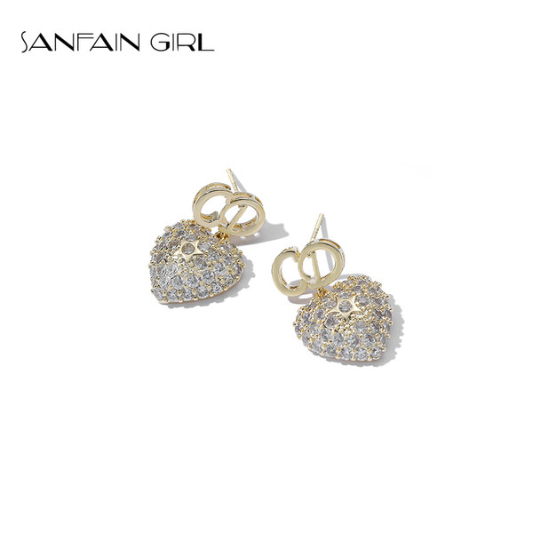 Elegáns női fülbevaló szív alakú kövekkel