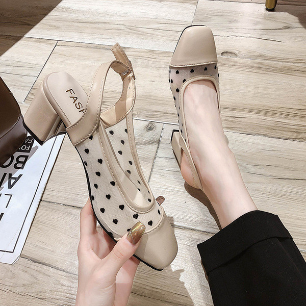 Võrgusilma ja kandilise kontsaga naiste sandaalid