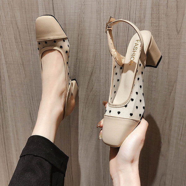 Võrgusilma ja kandilise kontsaga naiste sandaalid