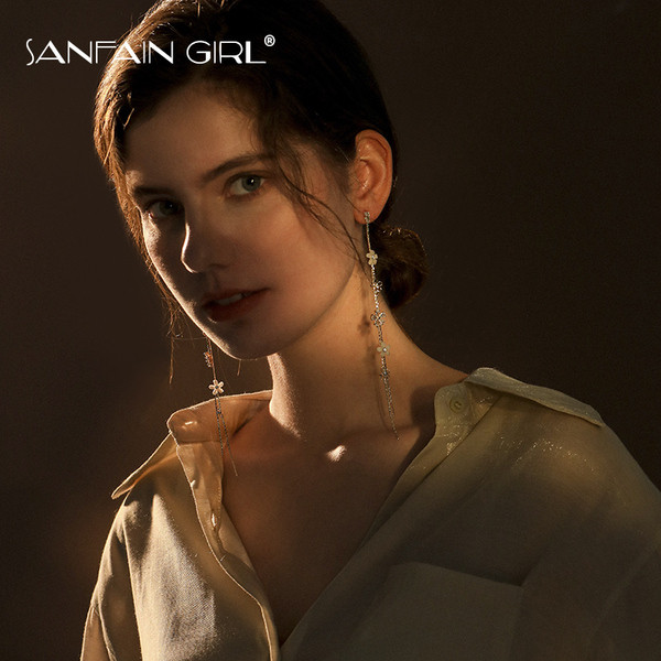 Elegáns női hosszú fülbevaló kövekkel