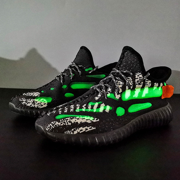 Férfi fényes tornacipő fűzővel