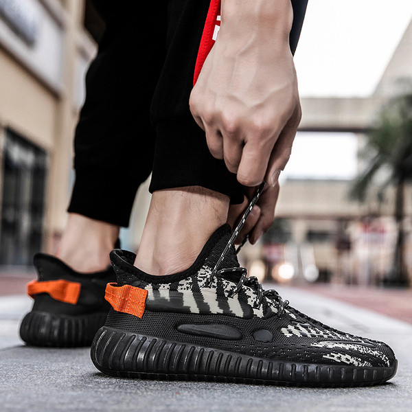 Férfi fényes tornacipő fűzővel