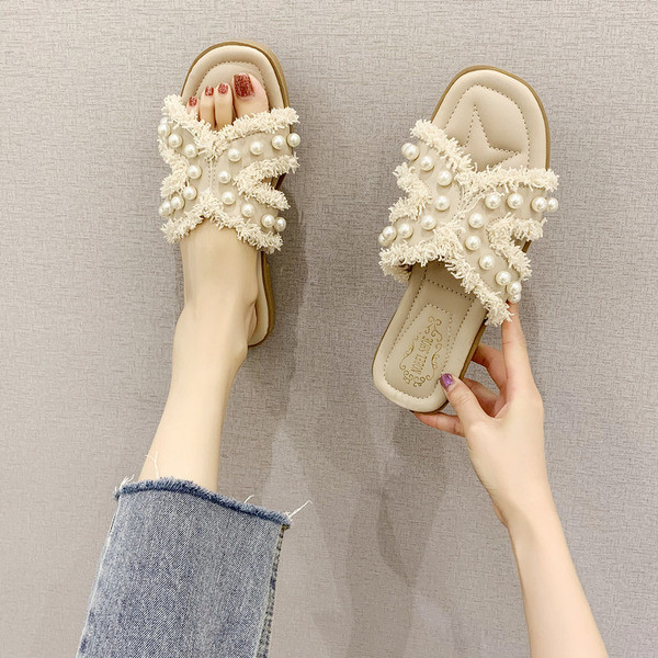 Modern női papucs lapos talppal és gyöngyökkel