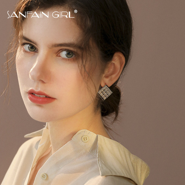 Modern női fülbevaló kövekkel díszített gyémánt formájú