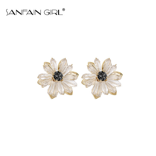 Aktuális női fülbevaló virág formájú kövekkel