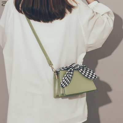 Női alkalmi táska eko bőrből, hosszú füllel