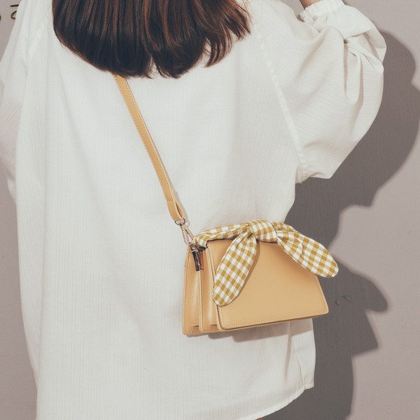 Női alkalmi táska eko bőrből, hosszú füllel