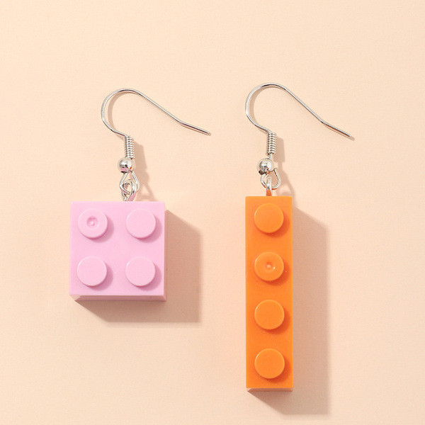 Női fülbevaló Lego alkatrészek formájában