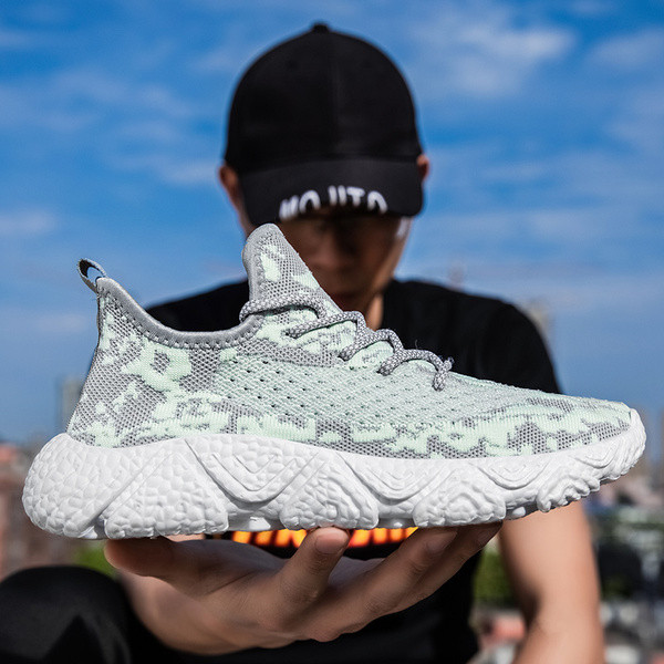 Légáteresztő férfi tornacipő magas talppal