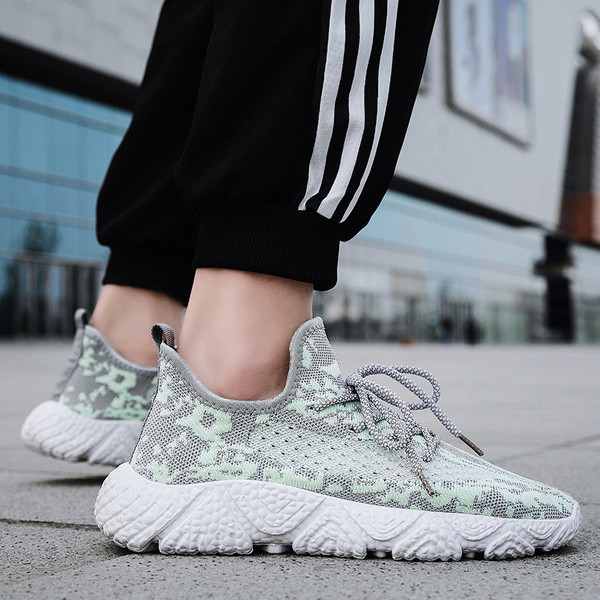 Légáteresztő férfi tornacipő magas talppal