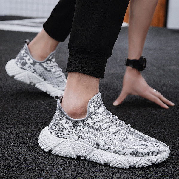 Légáteresztő férfi tornacipő magas talppal