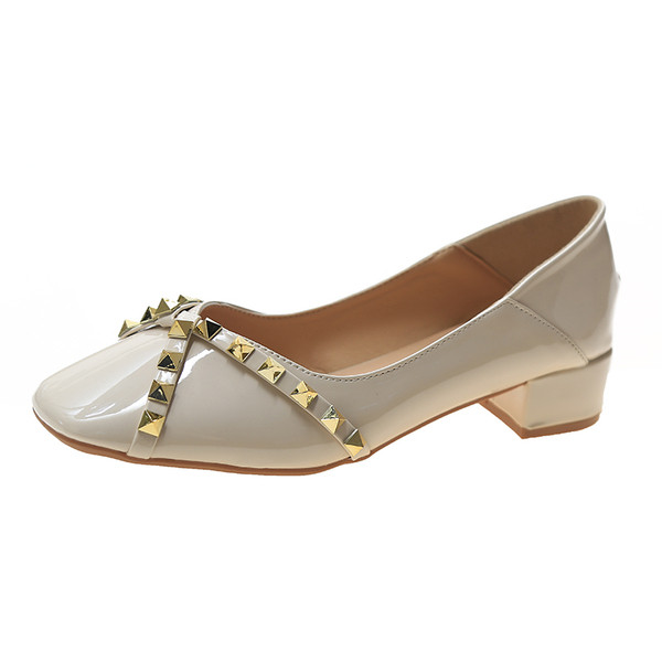 Női alkalmi cipő eko bőrből, fém lyukakkal