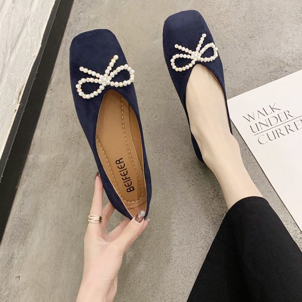 Eco velúrból készült női cipő, lapos talppal és szalaggal