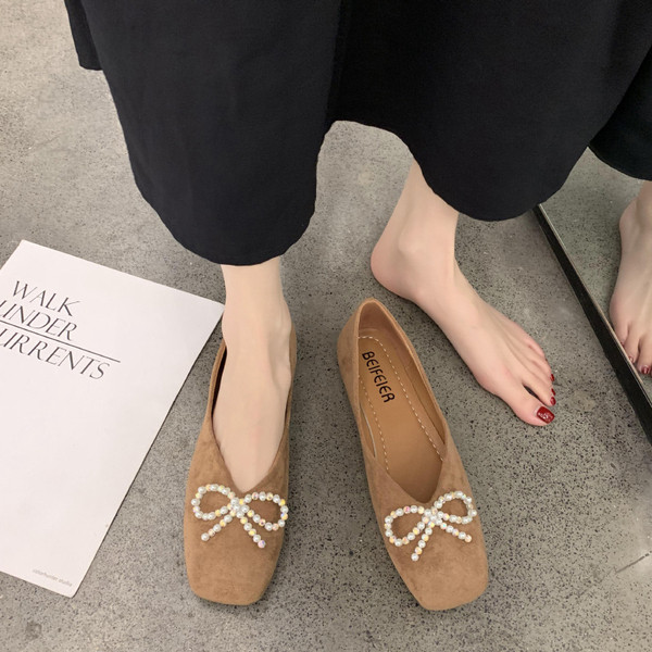 Eco velúrból készült női cipő, lapos talppal és szalaggal