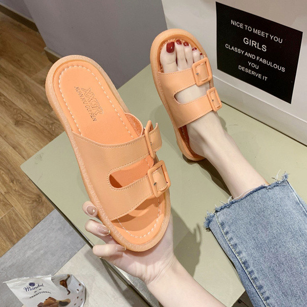 Alkalmi női papucs lapos talppal és csattal