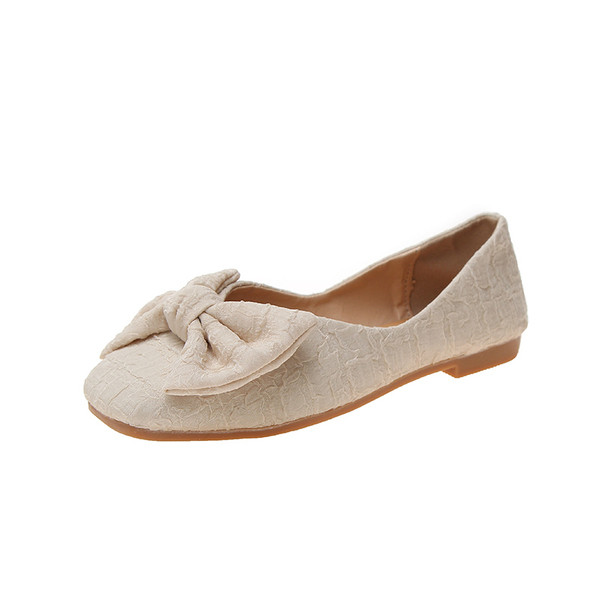 Aktuális női cipők lapos talppal és szalaggal