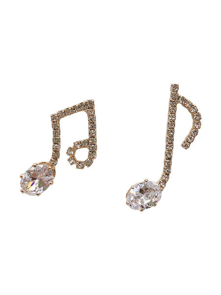 Modern női fülbevaló hangjegyek formájában