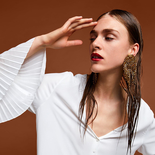 Nagy női fülbevaló kövekkel