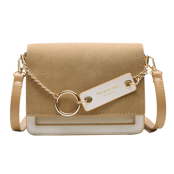 Eko bőrből készült stílusos női táska fém elemekkel a vállhoz